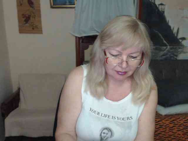 EvelynLoveShy webcam