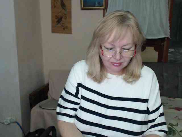 EvelynLoveShy webcam