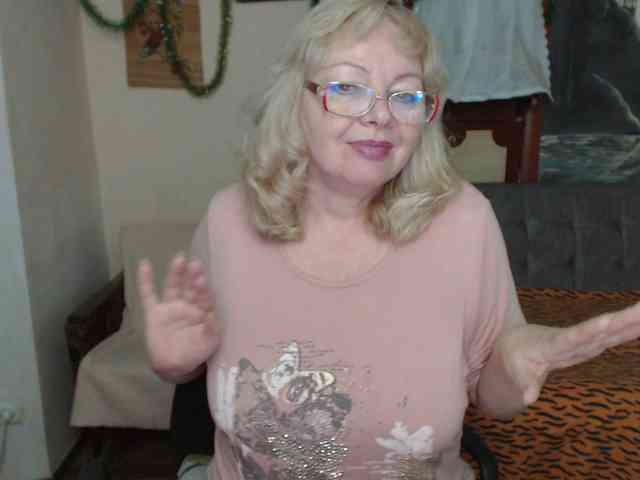 EvelynLoveShy webcam