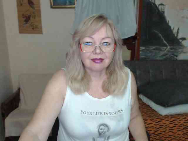 EvelynLoveShy webcam