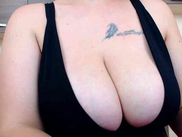 Brianna-Joy webcam