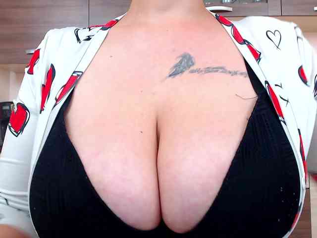 Brianna-Joy webcam