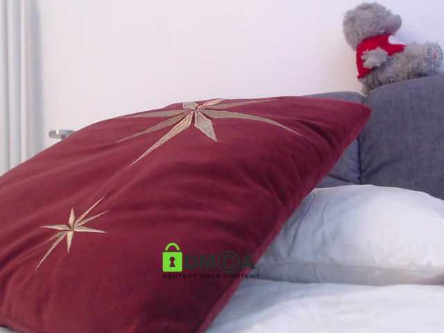 MaxineDiaz's BongaCams show and profile