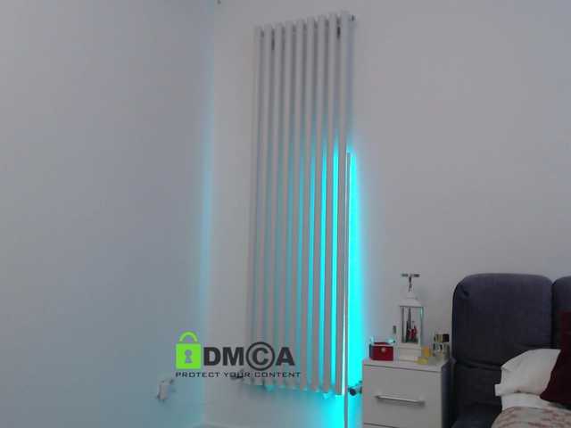 MaxineDiaz's BongaCams show and profile