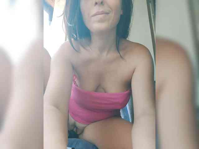 Lovehornyman webcam