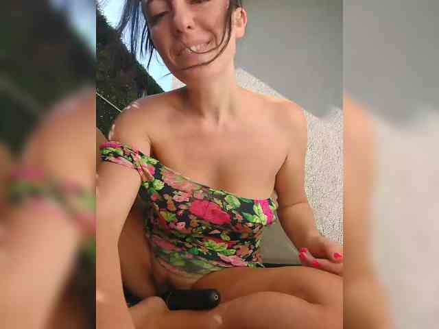 Lovehornyman webcam