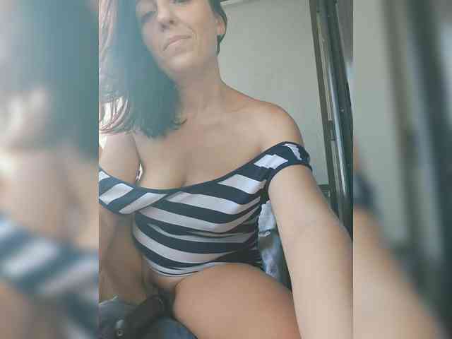 Lovehornyman webcam