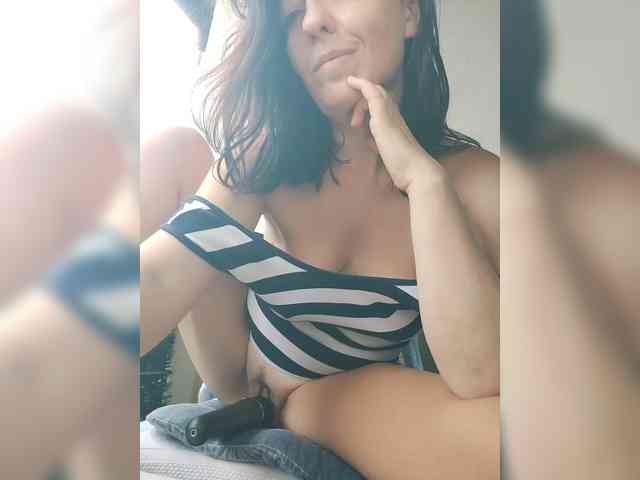 Lovehornyman webcam
