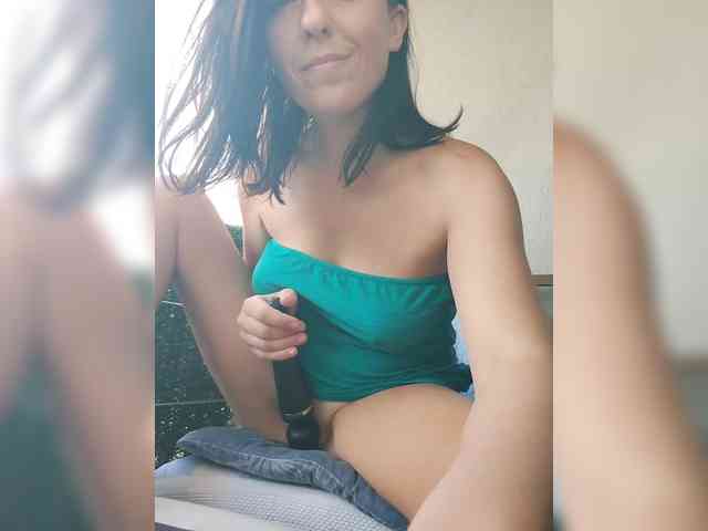 Lovehornyman webcam