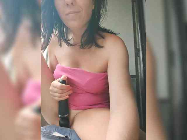 Lovehornyman webcam