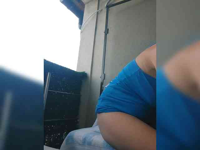 Lovehornyman webcam