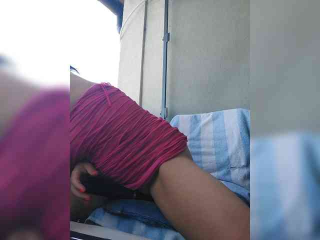 Lovehornyman webcam