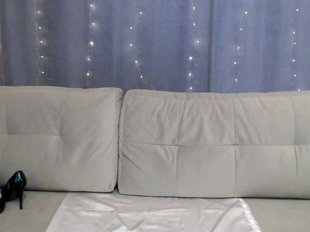 Emilyzest's BongaCams show and profile