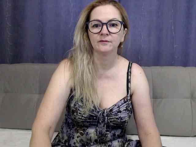 Emilyzest webcam
