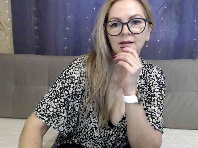 Emilyzest webcam