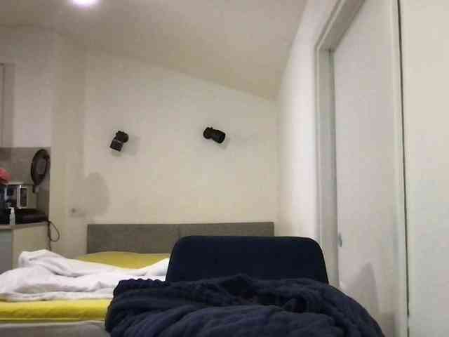 MilaBi-192569 webcam