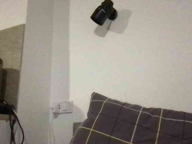 MilaBi-192569 webcam