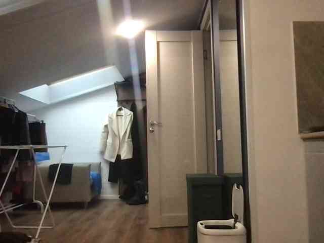 MilaBi-192569 webcam