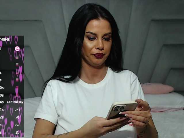 LinettAbsolut's BongaCams show and profile