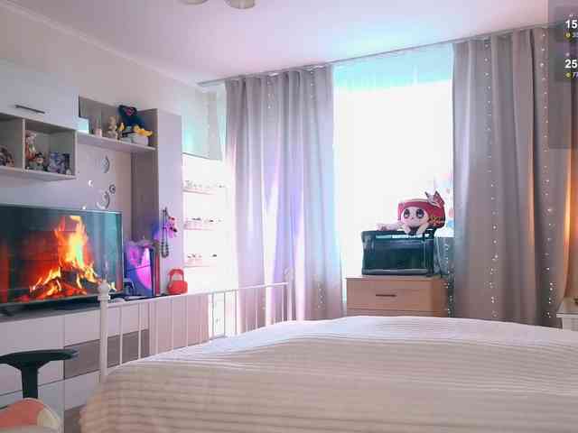 EliseJay webcam