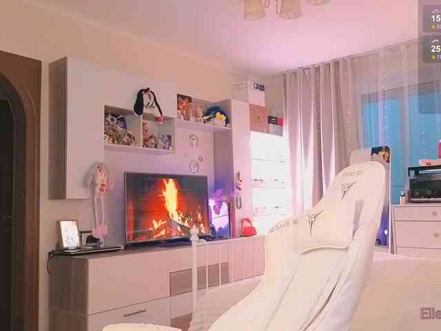 EliseJay webcam