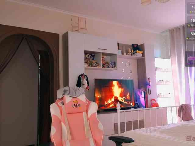 EliseJay webcam