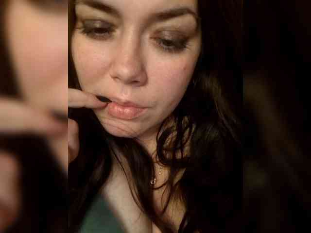 Naturally_Mom webcam