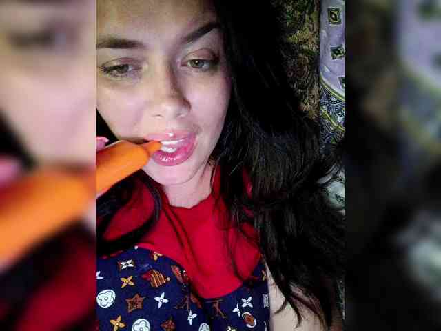 Naturally_Mom webcam
