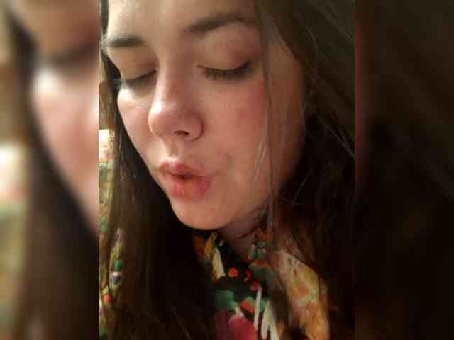 Naturally_Mom webcam