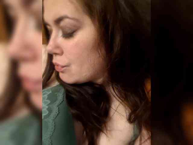 Naturally_Mom webcam