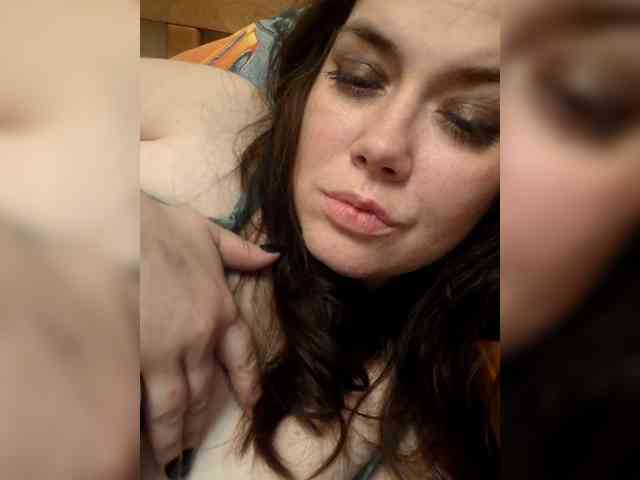 Naturally_Mom webcam