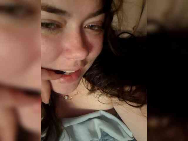 Naturally_Mom webcam