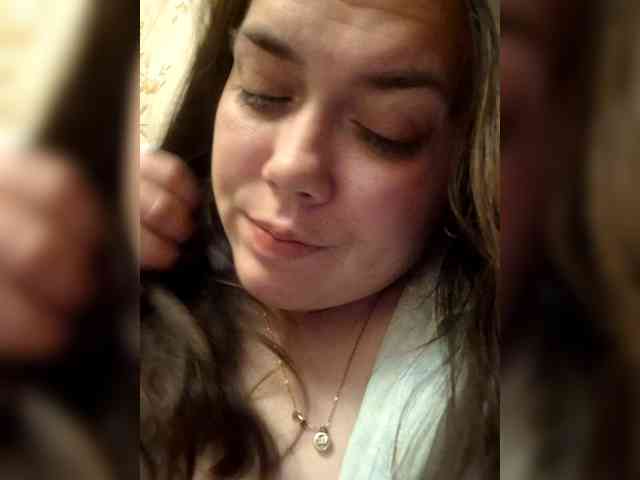 Naturally_Mom webcam