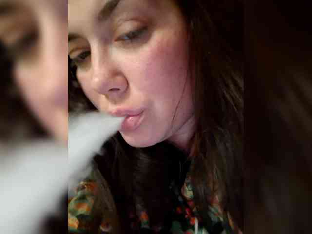 Naturally_Mom webcam