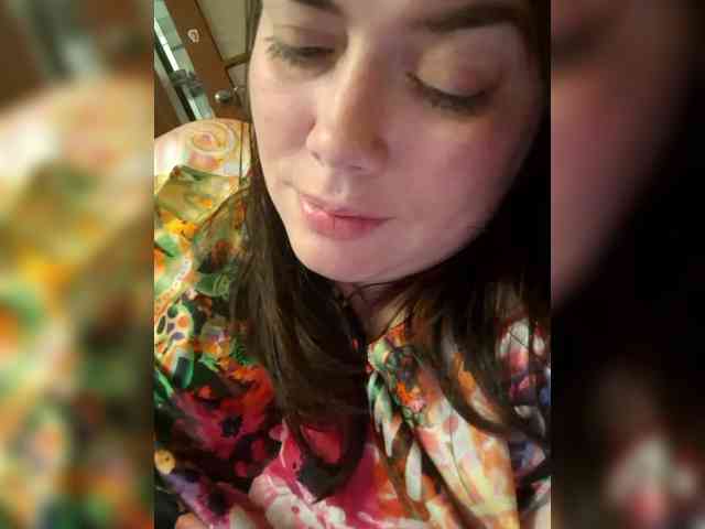 Naturally_Mom webcam