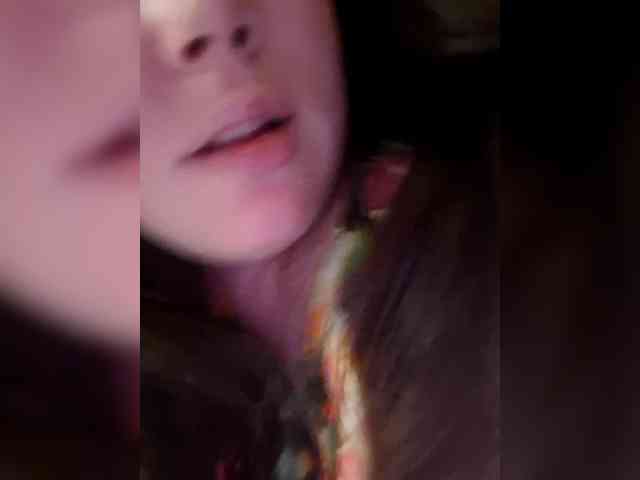 Naturally_Mom webcam