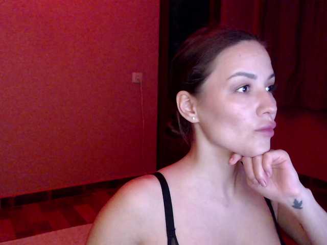 SarinnnaLuv's BongaCams show and profile