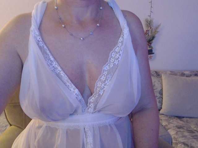 goodSnowQueen's BongaCams show and profile