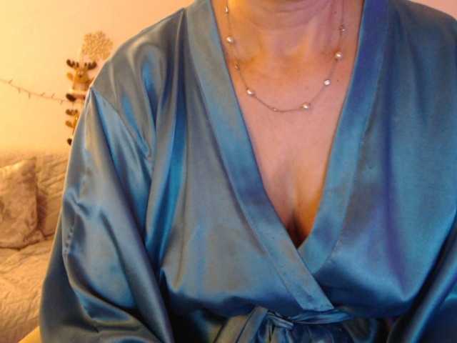 goodSnowQueen's BongaCams show and profile