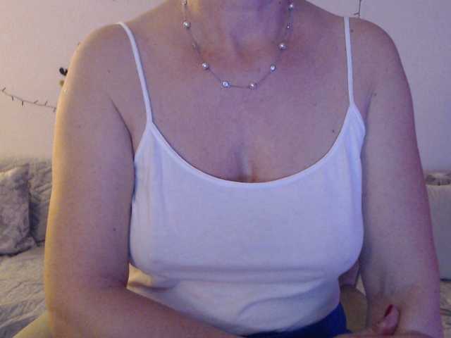 goodSnowQueen's BongaCams show and profile