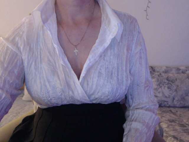 goodSnowQueen's BongaCams show and profile