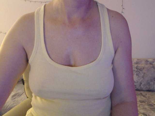 goodSnowQueen's BongaCams show and profile