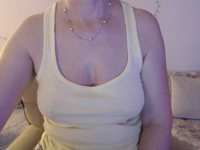 goodSnowQueen's BongaCams show and profile