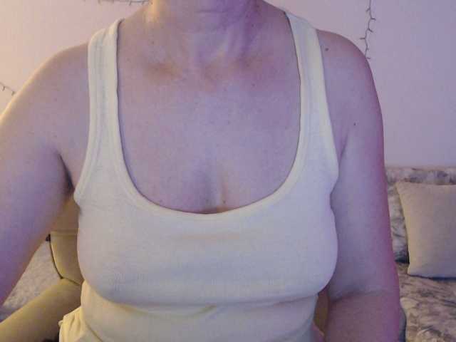 goodSnowQueen's BongaCams show and profile