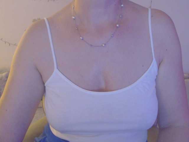 goodSnowQueen's BongaCams show and profile
