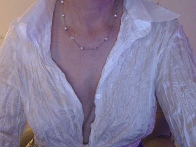 goodSnowQueen's BongaCams show and profile