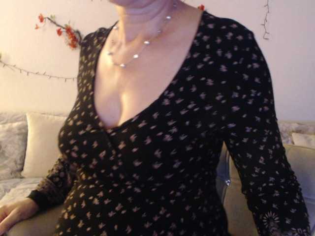 goodSnowQueen from BongaCams is Freechat