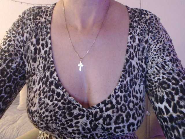 goodSnowQueen's BongaCams show and profile