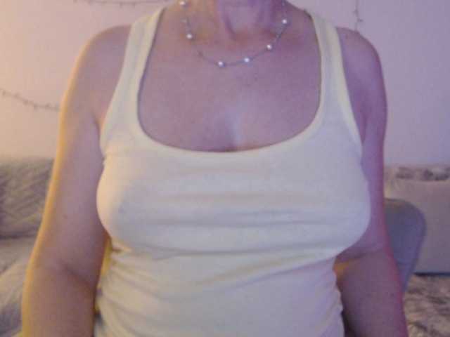 goodSnowQueen's BongaCams show and profile