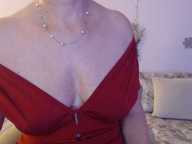 goodSnowQueen's BongaCams show and profile
